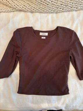 Aritzia Contour Women's Brown Crewneck Long Sleeve